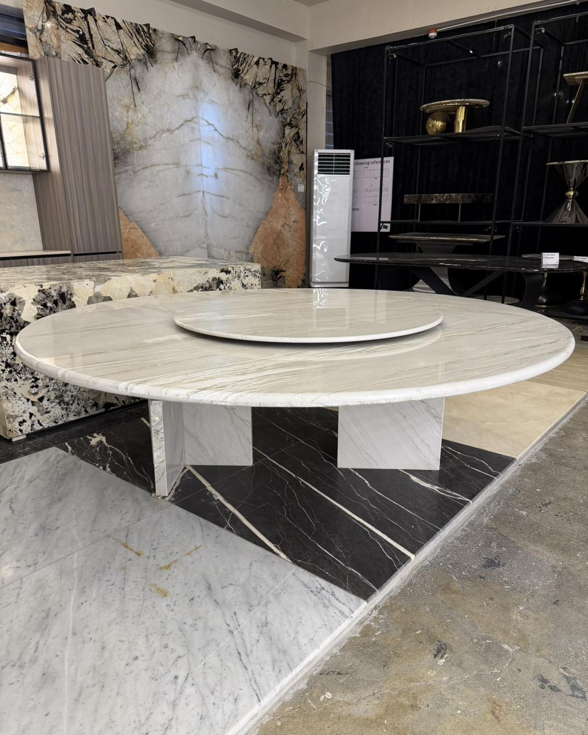 Dining Table Image 6